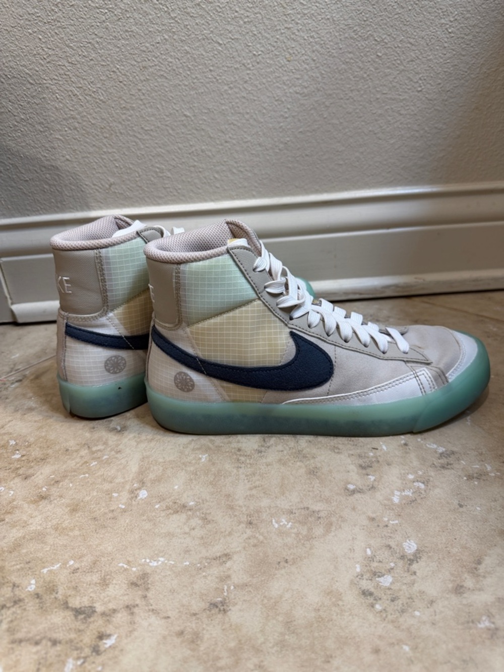 Nike High-Top Sneakers Beige/navy Original box included.